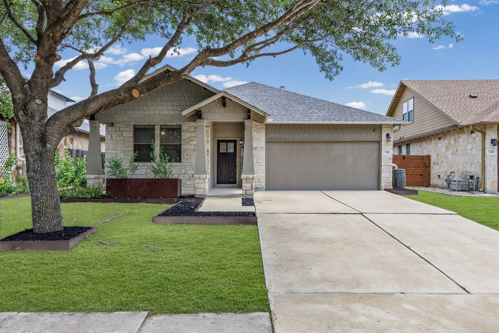 Property Photo:  331 Rosemary Hollow  TX 78610 