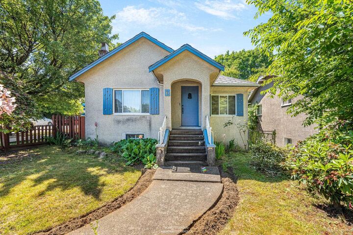 6 W King Edward Avenue — photo 1