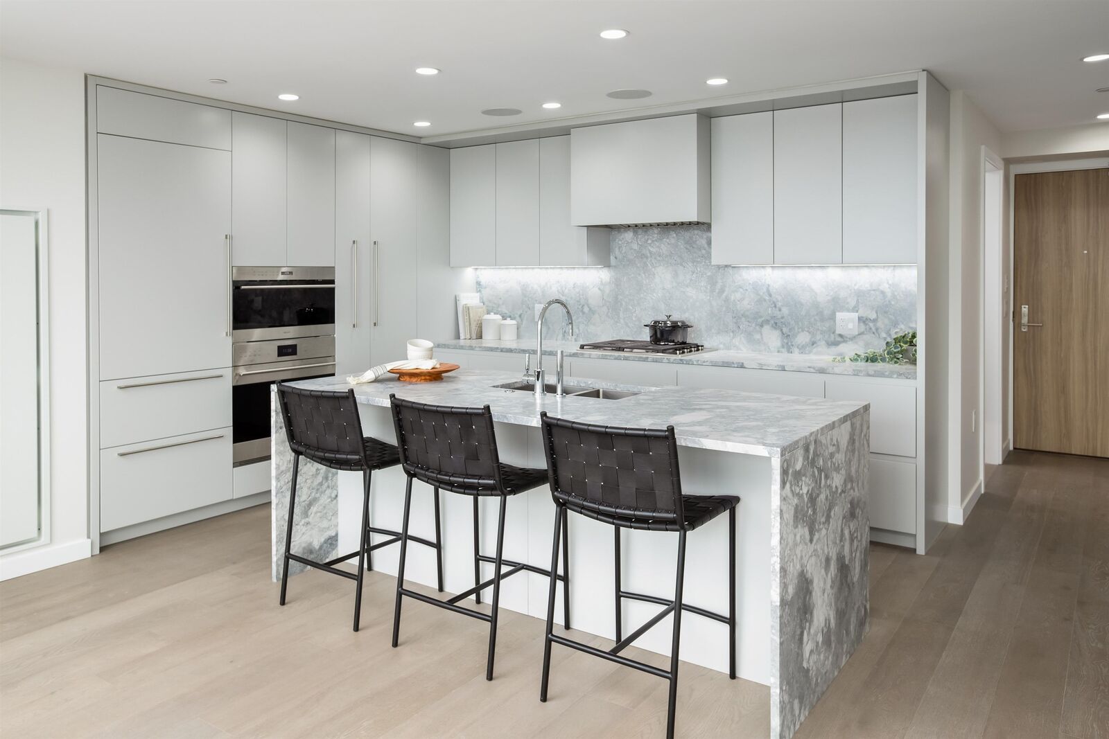 Property Photo: 7418 Paulson Street 807 BC V6P 0K2