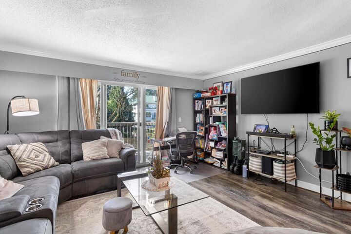 Property Photo: 33293 E Bourquin Crescent 29 BC V2S 1Y2