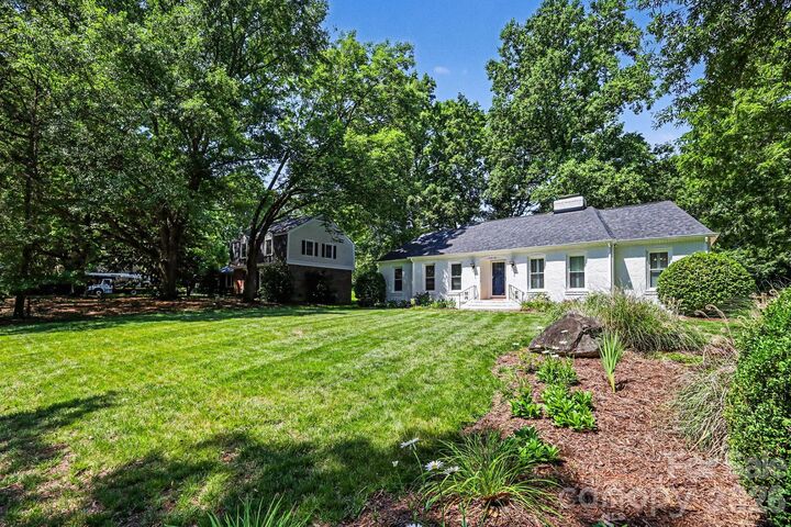 Property Photo: 6818 Candlewyck Lane NC 28226