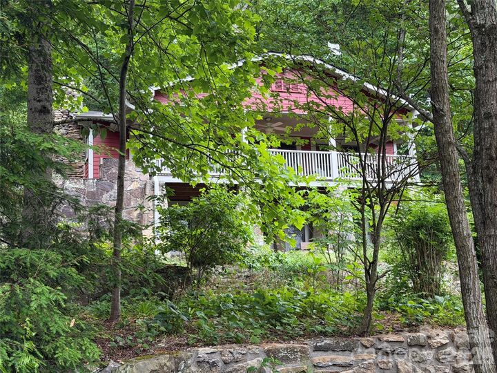 Property Photo:  206 Chestnut Hill Road  NC 28735 