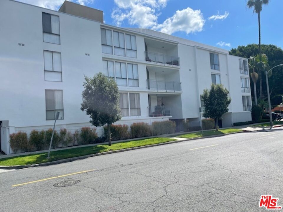 Property Photo:  9297 Burton Way  CA 90210 