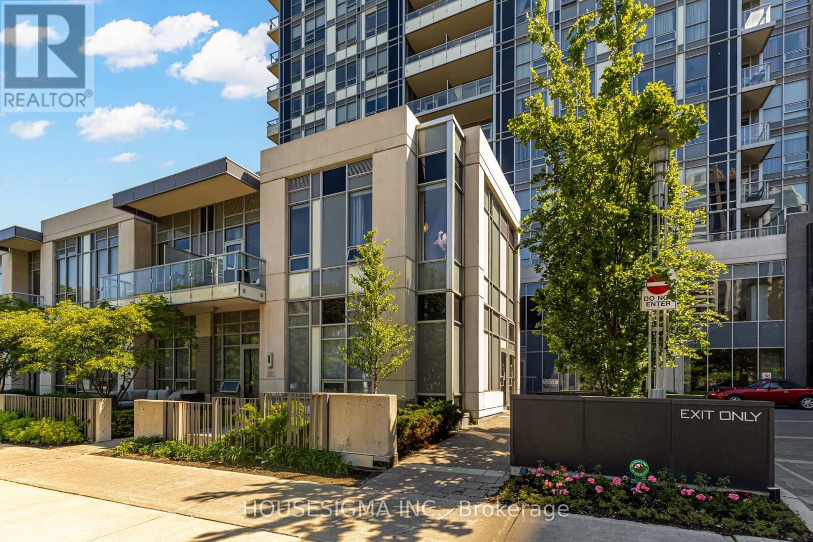 Property Photo:  120 Harrison Garden Boulevard 230  ON M2N 0H1 
