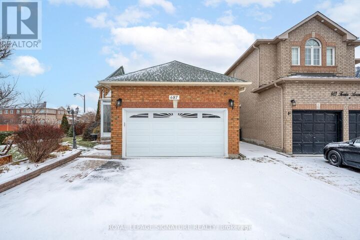 Property Photo:  687 Twain Avenue  ON L5W 1K7 