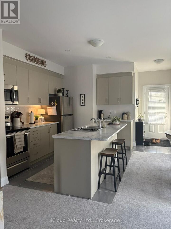 Property Photo:  677 Park Road North 18  ON N3P 0A2 