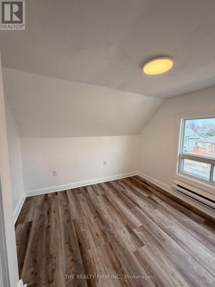 Property Photo:  25 Glenwood Avenue Upper  ON N5Z 2P7 
