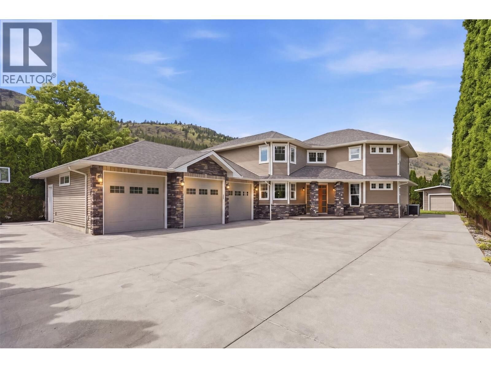 Property Photo: 876 Serle Road BC V2B 6L9