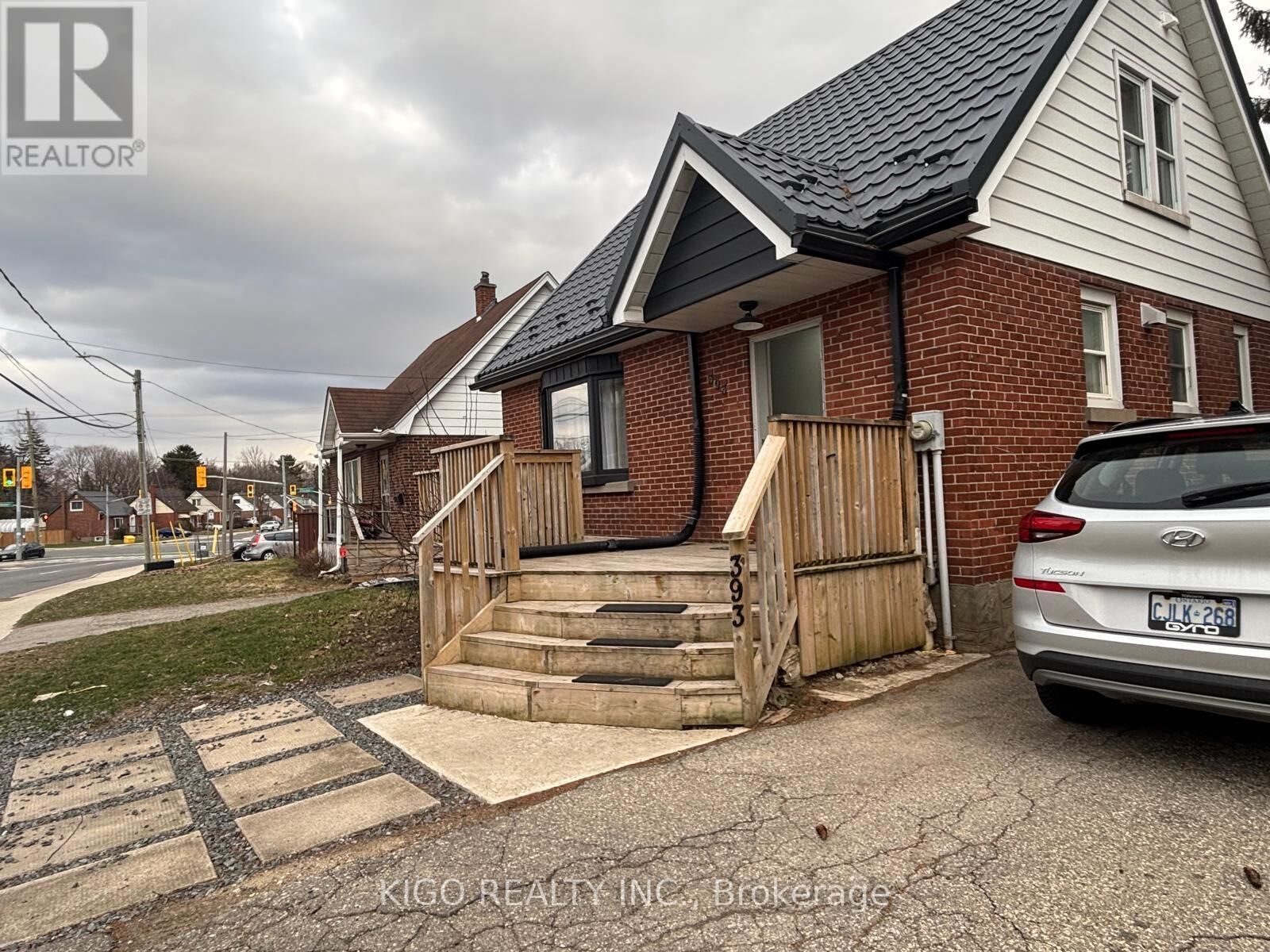 Property Photo:  393 Weber Street East  ON N2H 1G4 