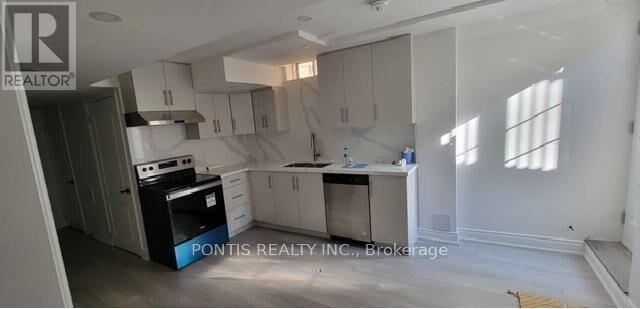 Property Photo:  8 Chestermere Crescent South  ON L7A 2A4 