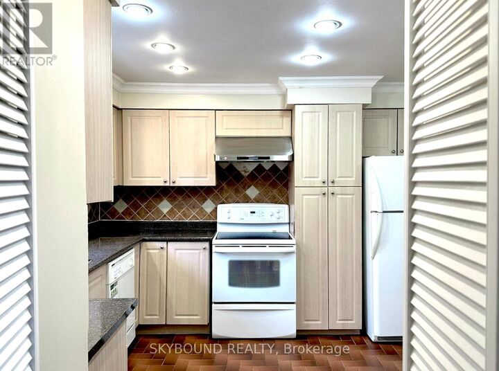 Property Photo:  33 Yatesbury Road  ON M2H 1G1 