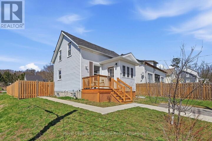 Property Photo:  40 Smith Street  ON L1A 3A4 