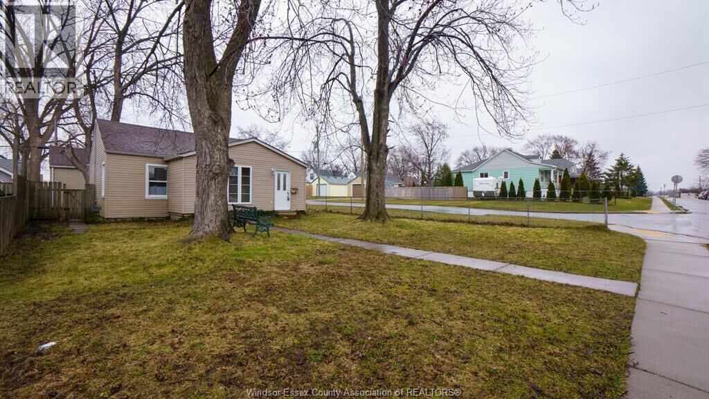 Property Photo:  1296 Elm Avenue  ON N8X 2B5 