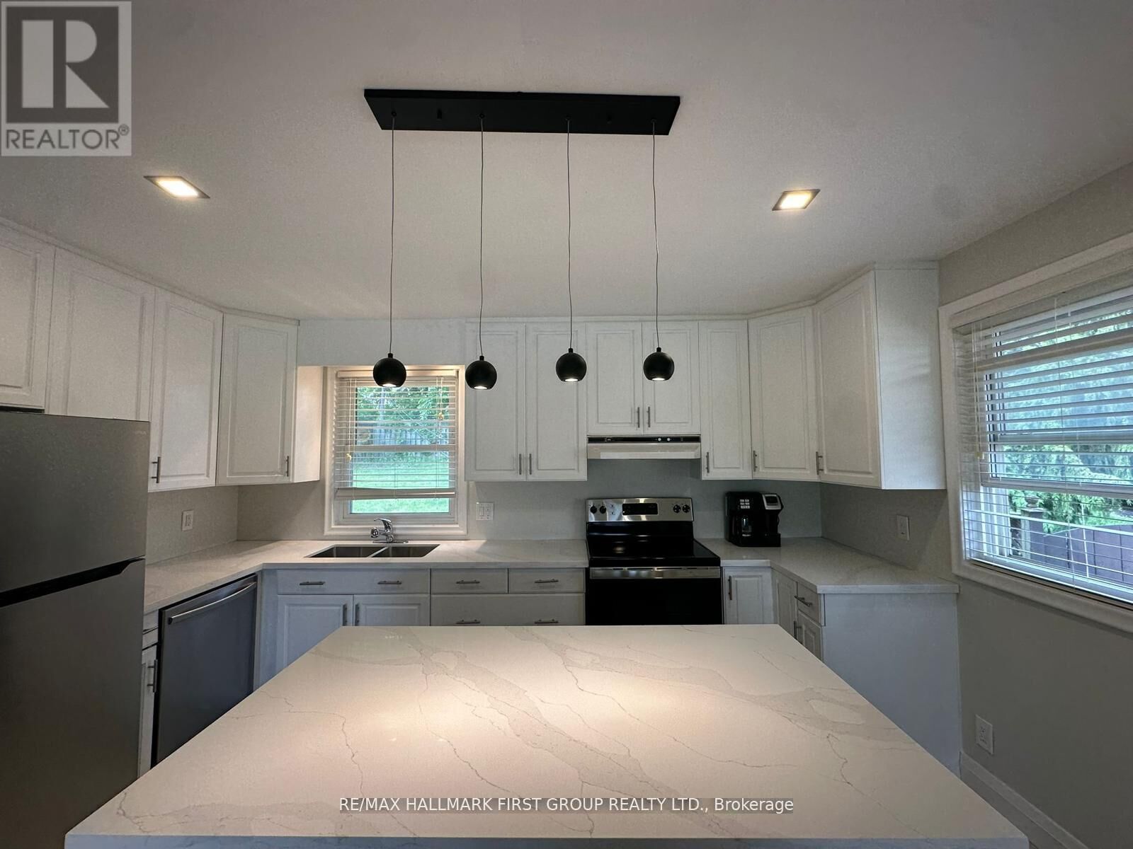 Property Photo:  714 Tennyson Avenue  ON L1H 3K4 