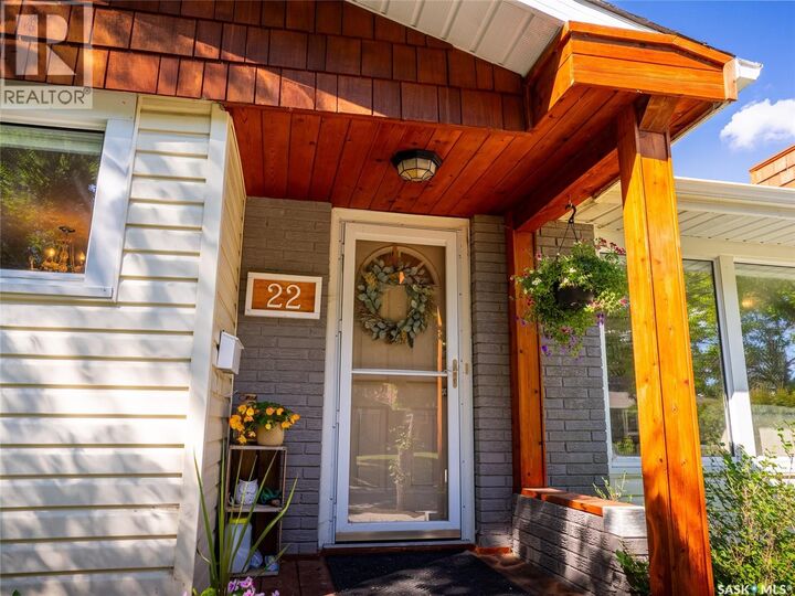 Property Photo:  22 Calder Crescent  SK S4S 4A6 