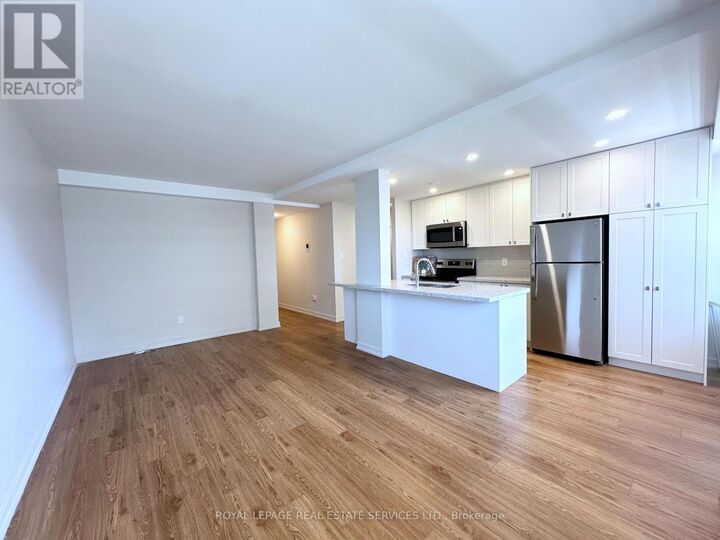 Property Photo:  565 Avenue Road 706  ON M4V 2J9 