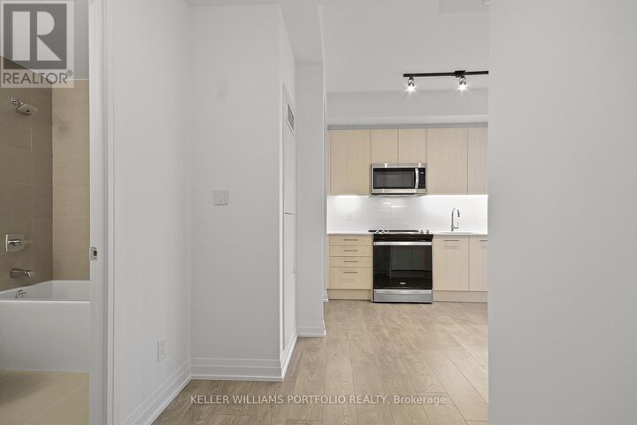 Property Photo:  286 Main Street 914  ON M4C 0B3 