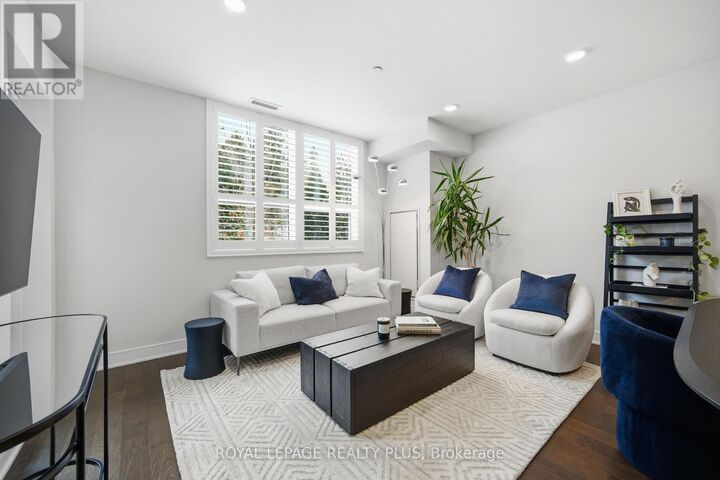 Property Photo: 1575 Lakeshore Road West 117 ON L5J 0B1
