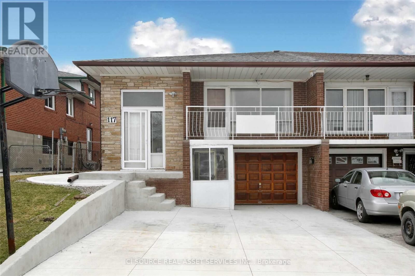 Property Photo:  117 Firgrove Crescent  ON M3N 1K5 