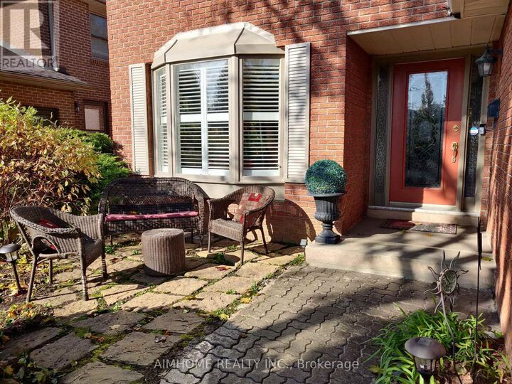 Property Photo:  80 Golf Links Drive  ON L4G 3V3 