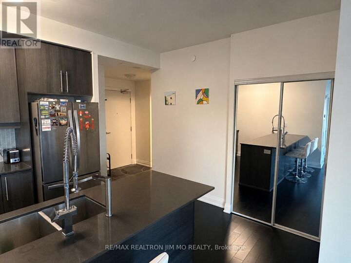 Property Photo:  510 Curran Place 1704  ON L5B 0J8 