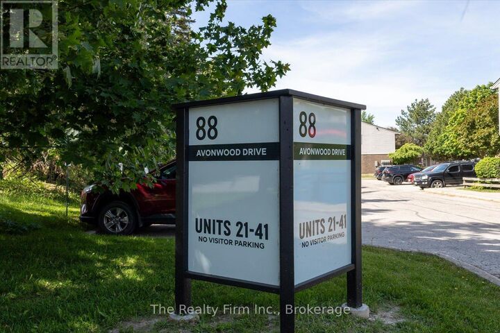 Property Photo: 88 Avonwood Drive 33 ON N4Z 1B3