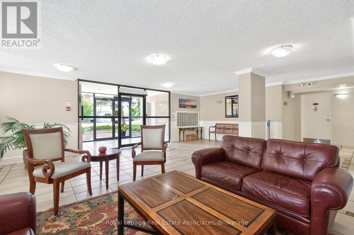 Property Photo:  39 Stavebank Road 404  ON L5G 4N7 