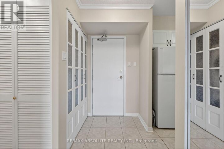 Property Photo:  545 St Laurent Boulevard 806  ON K1K 4H9 