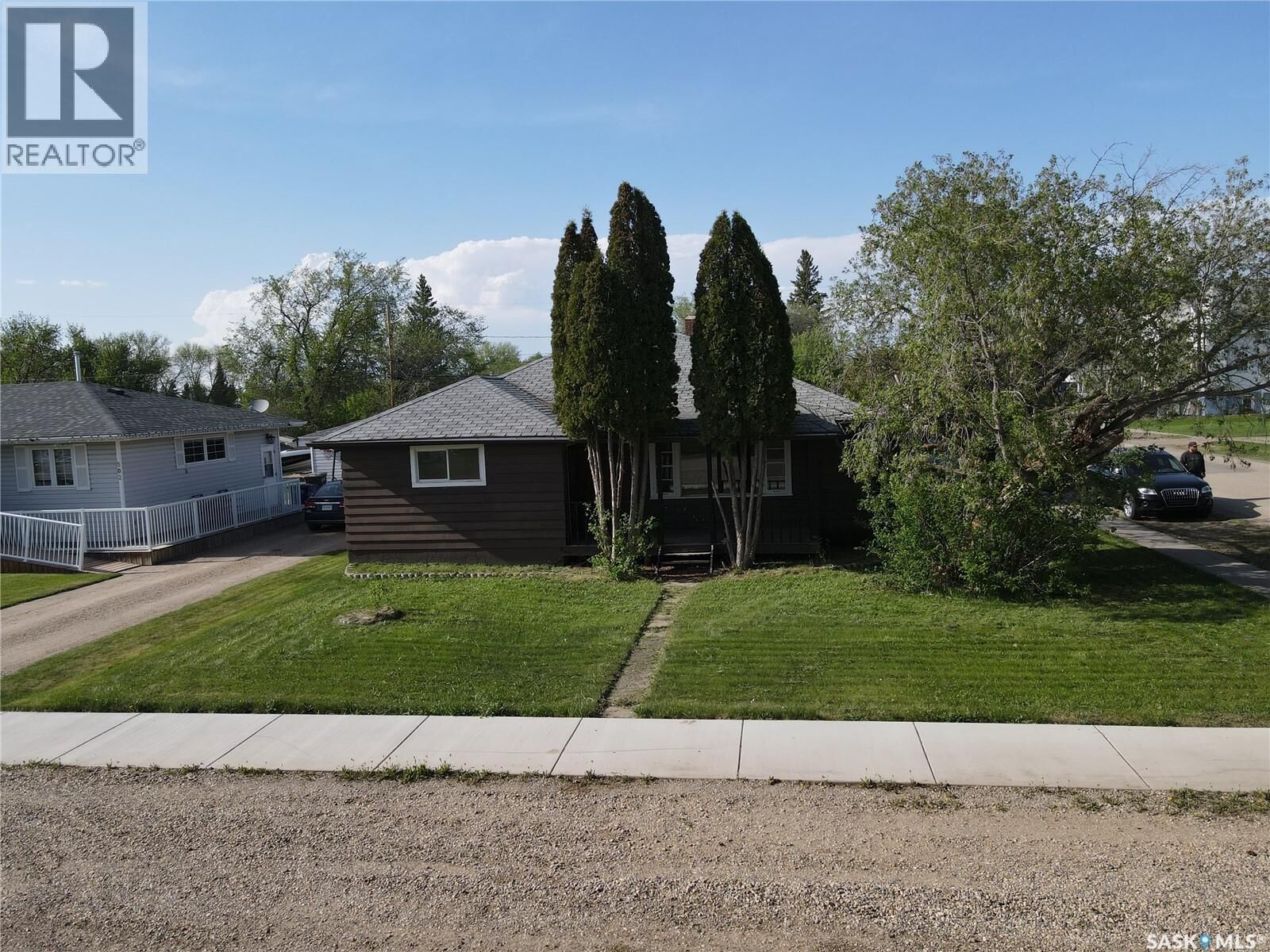 Property Photo:  300 3rd Street S  SK S0K 4P0 