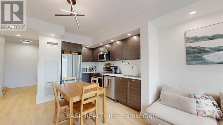 Property Photo:  2220 Lake Shore Boulevard West 406  ON M8V 0C1 