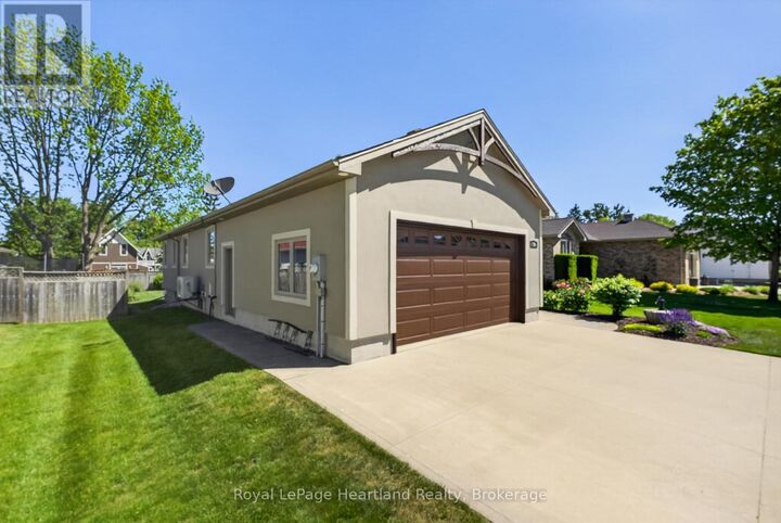 Property Photo: 86 Huron Street West ON N0M 1S2