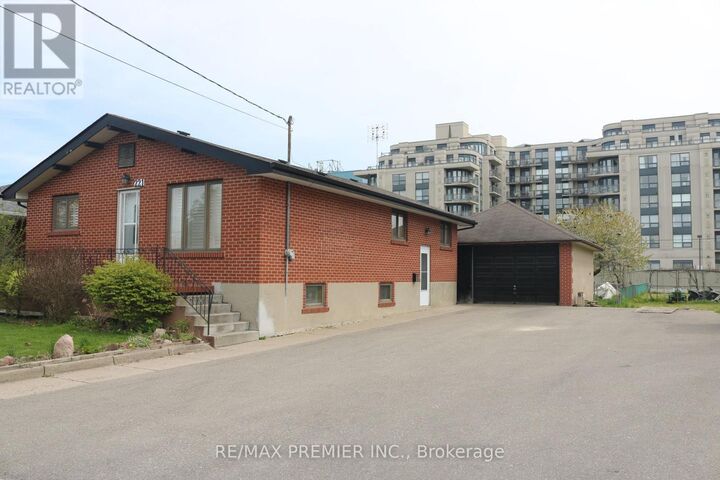Property Photo:  221 Cocksfield Avenue  ON M3H 3T6 