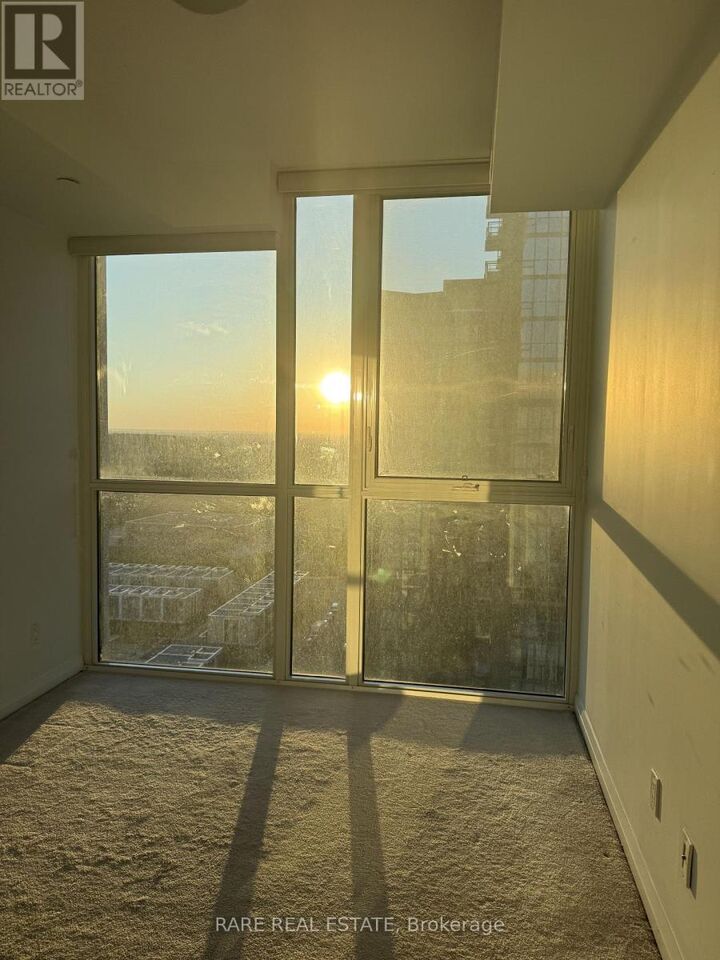 Property Photo:  75 Eglinton Avenue West 1809  ON L5R 0E5 