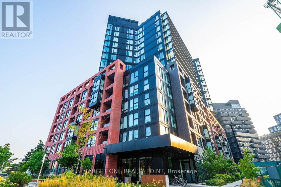 Property Photo:  8 Tippett Road 1006  ON M3H 0E7 