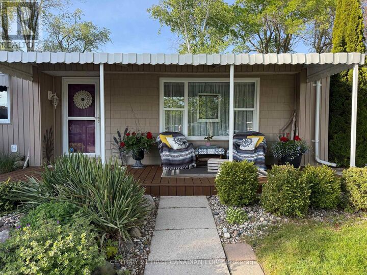 Property Photo:  29 Maple Grove Court  ON N0M 1T0 