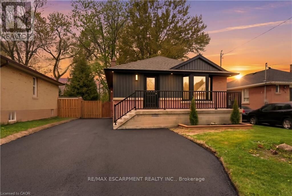 Property Photo:  374 East 13th Street  ON L9A 4A1 
