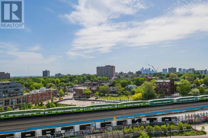 Property Photo:  20 Minowan Miikan Lane 1018  ON M6J 0E5 