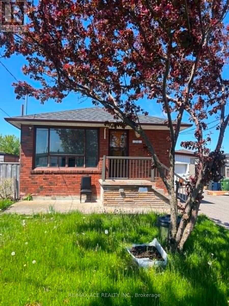 Property Photo:  26 Granger Avenue Bsmt  ON M1K 3L2 