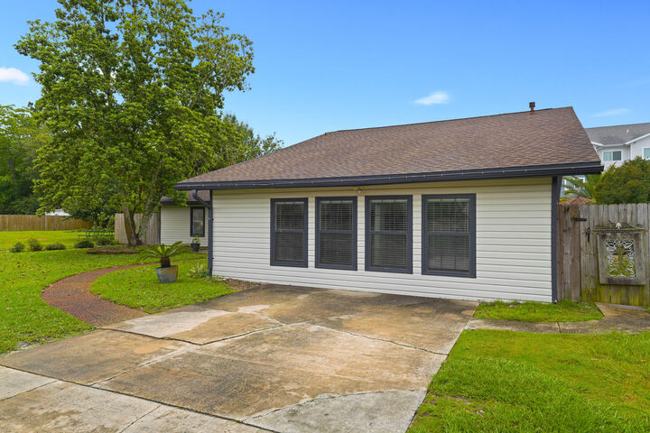 Property Photo: 273 Echo Circle FL 32548