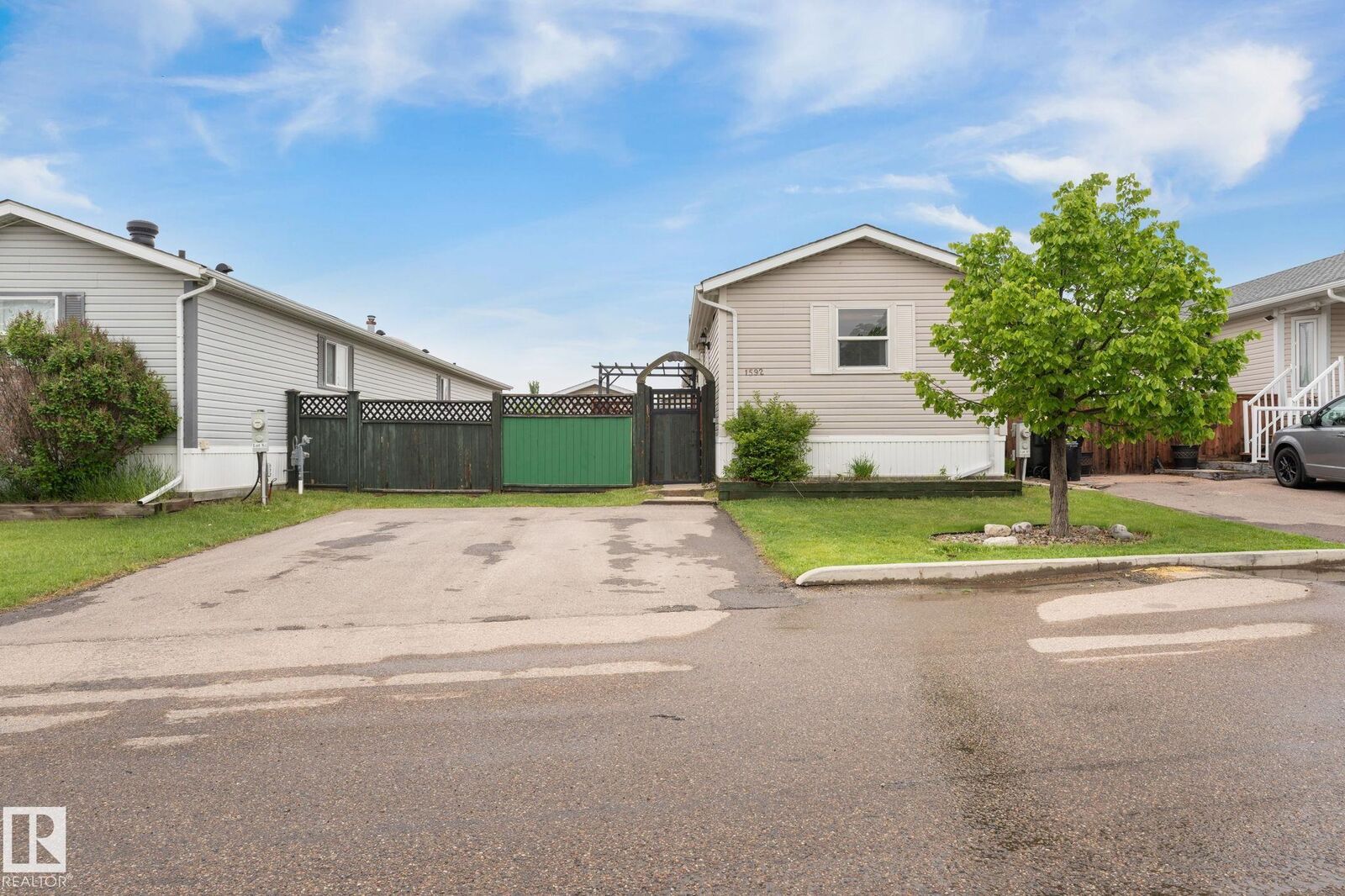 Photo de la propriété:  1592 Jubilee Drive  AB T8H 2M9 