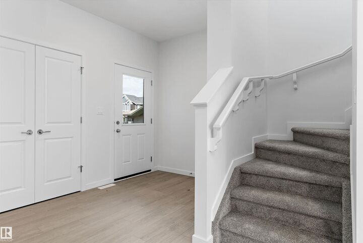 Property Photo: 5633 Hawthorn Way SW AB T6X 3K7