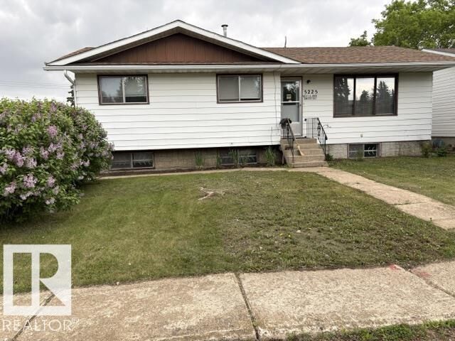 Property Photo:  5225 47 Street  AB T0B 4K0 