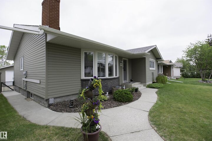 Property Photo:  52 Mohawk Crescent  AB T9E 4G5 