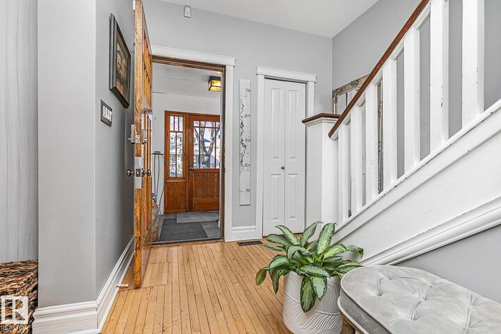 Photo de la propriété:  10823 125 Street NW  AB T5M 0L5 
