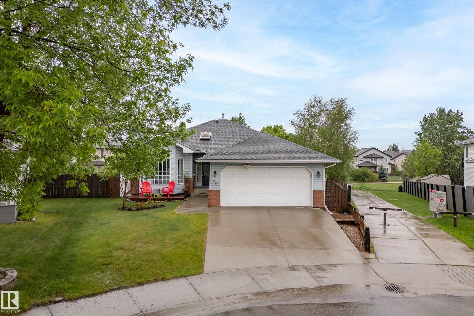 Photo de la propriété:  79 Charlton Crescent  AB T8H 3R4 