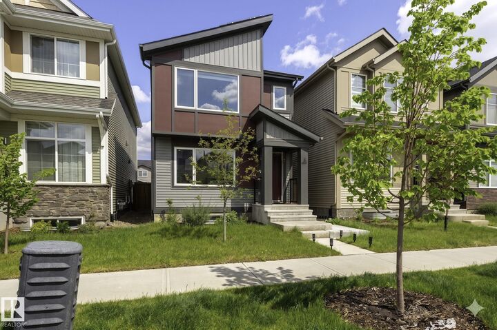 Property Photo:  12112 35 Avenue SW  AB T6W 5E9 