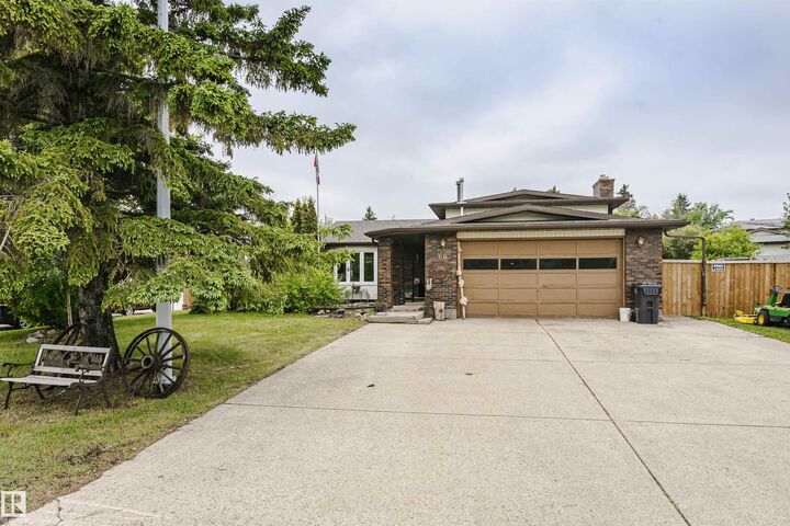 Property Photo:  68 Mill Road  AB T8R 1N7 