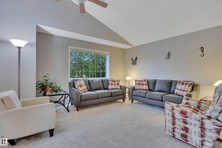 Photo de la propriété:  21306 87A Avenue NW  AB T5T 6T8 