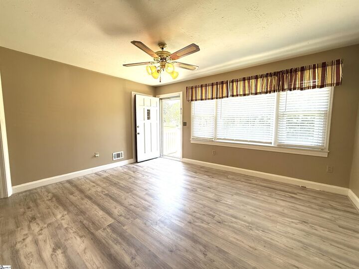 Property Photo: 13 Lynhurst Drive SC 29611