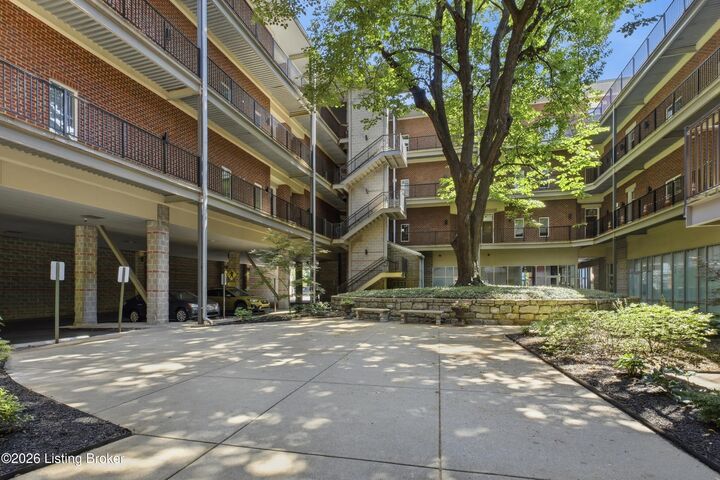 Property Photo:  2011 Frankfort Ave 206  KY 40206 